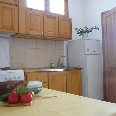 Milia * Áyios Nikítas